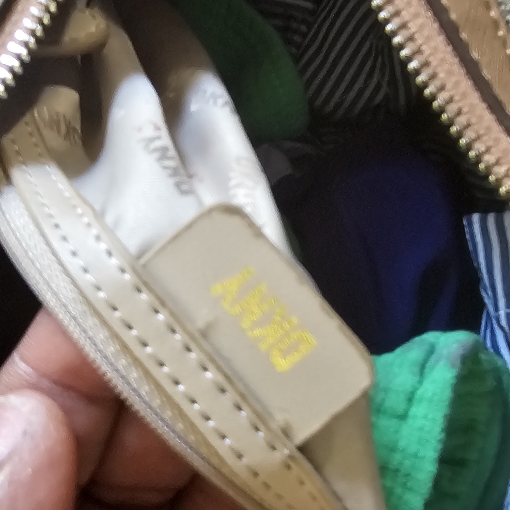 Handbag - Picture 4 of 5